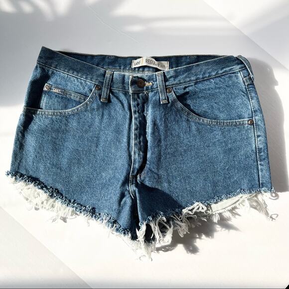 Vintage LEE Denim Shorts 32" High Rise‎ Distressed Hem Blue Jean Shorts - Picture 12 of 12